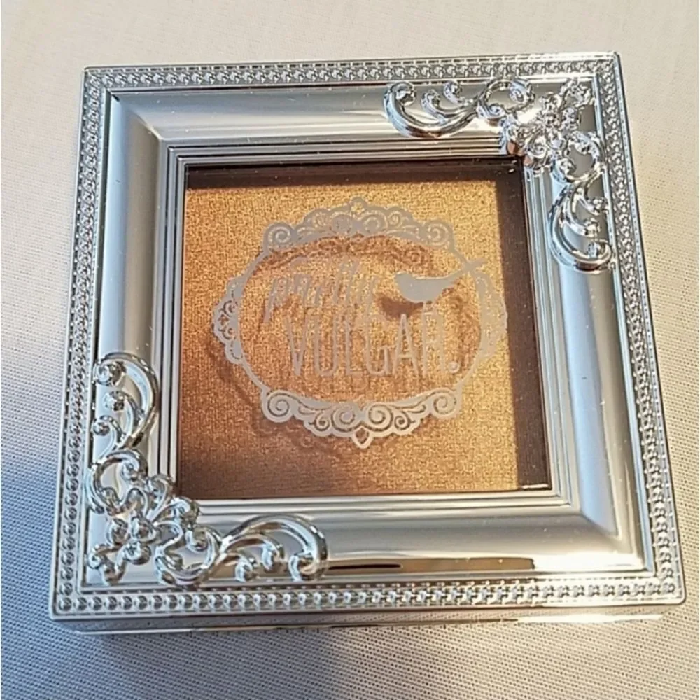 Pretty Vulgar Highlighter and Slmissglam Brush‎